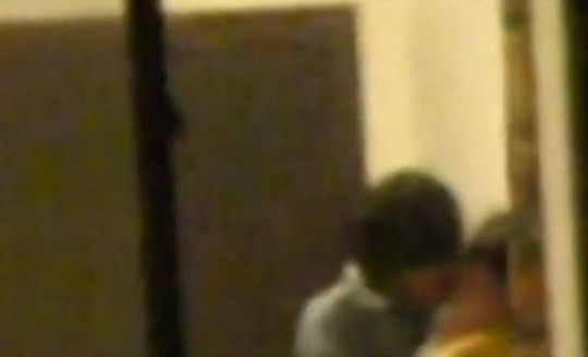 董洁王大治激情拥吻照曝光