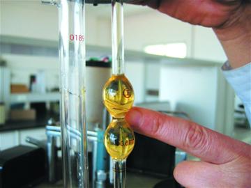 油进“炼丹炉”7分钟“现原形” 油进“炼丹炉”7分钟“现原形”