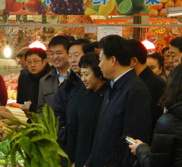 李群书记视察辖区大连路农贸市场