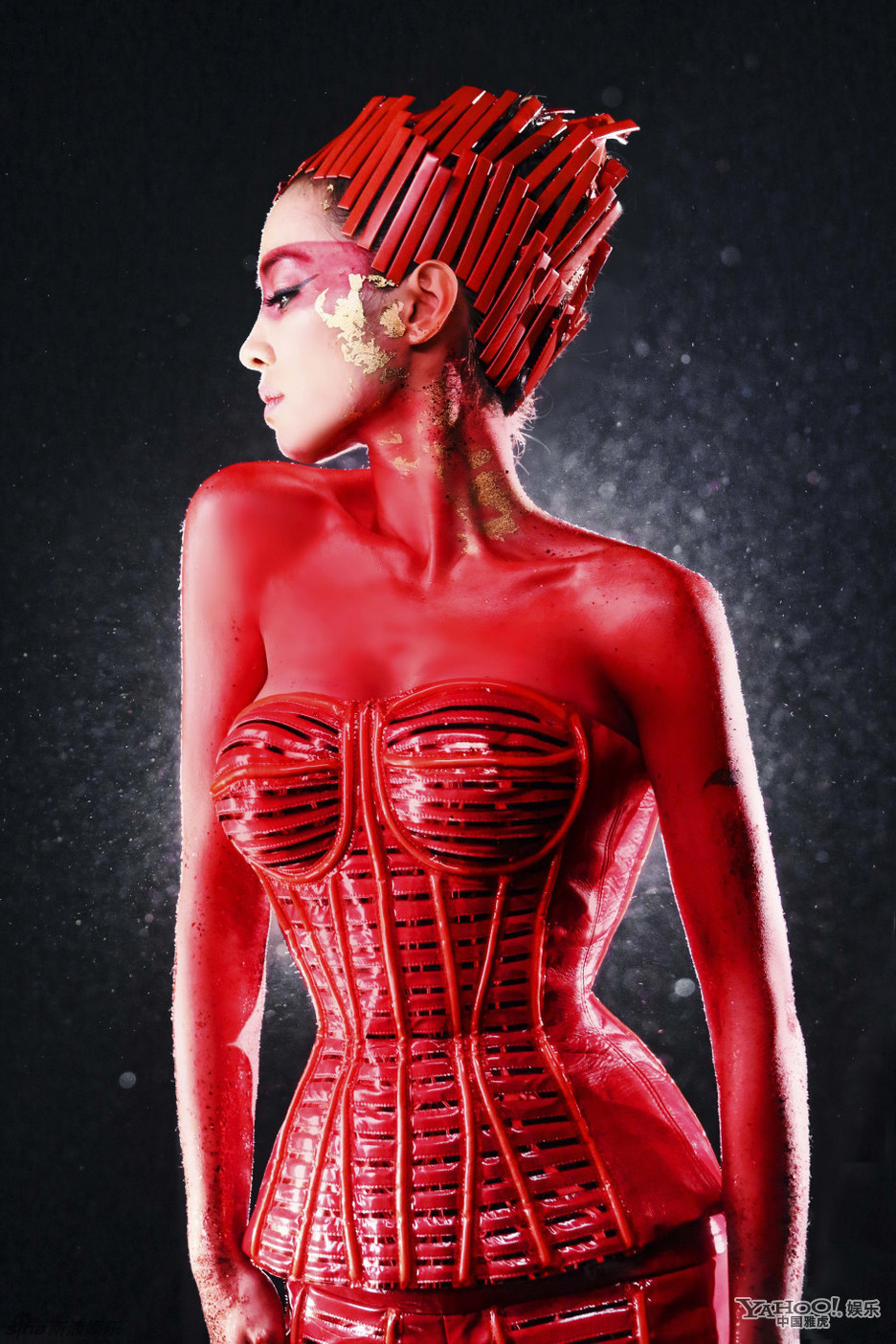 蔡依林新专辑造型曝光 夸张焰红抢镜十足