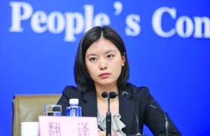 张京两会照片走红网络,其中吐舌头那张,网友赞“好萌”