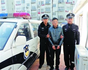 贼被追无路可逃 大喊有人抢劫希望路人拦民警 贼被追无路可逃 大喊有人抢劫希望路人拦民警