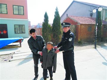 自闭症男孩玩火挨批离家出走