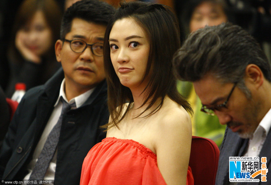 应采儿怀孕5月踩高跟