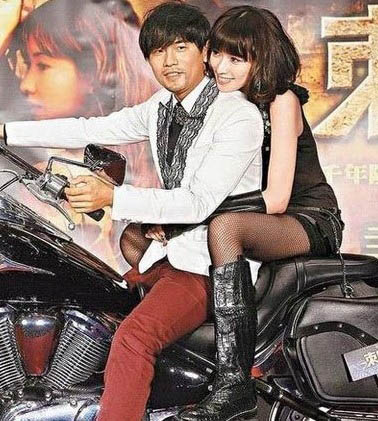 揭娱乐圈假情侣