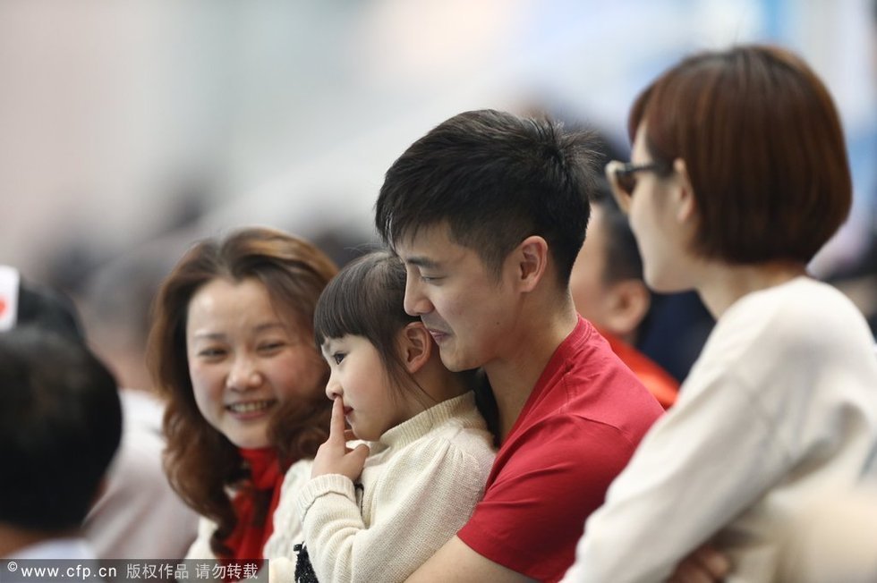 田亮携妻女看跳水比赛