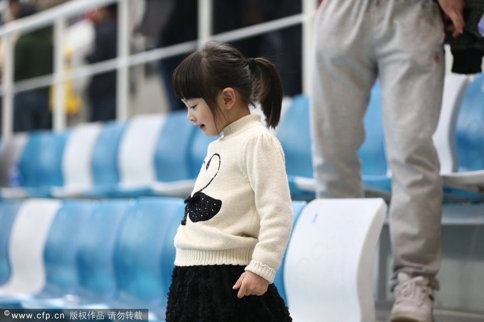 田亮携妻女看跳水比赛