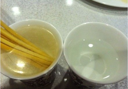 黄渤网晒劣质筷子