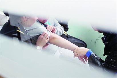 车站拦下的女孩身有多处青 车站拦下的女孩身有多处青