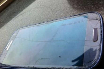 三星手机通话中屏幕碎裂 青岛售后拒绝保修