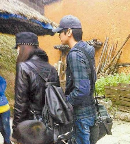 赵又廷带母游张家界 高圆圆陪伴准婆婆左右