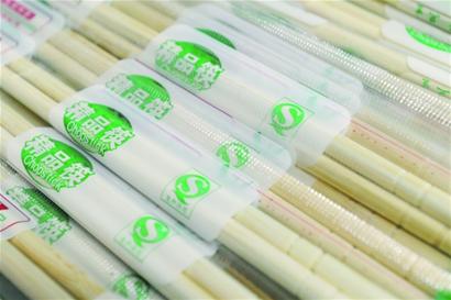 一次性“黑筷子”涮出“黄汤” 一次性“黑筷子”涮出“黄汤”