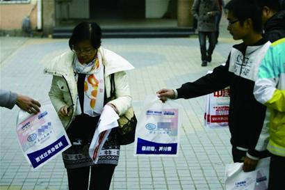 考公热浪吹胀培训班钱袋