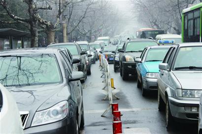 一条生命被“堵”在求医路上