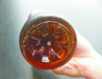 达利园和其正凉茶被曝瓶底有白屑 厂家未答复