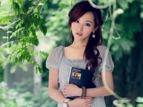 高校宅男女神级校花小清新艺术照