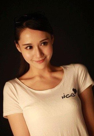 高校宅男女神级校花小清新艺术照