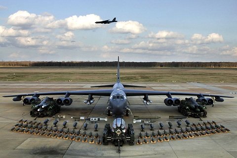 资料图:B-52可以搭载大量武器,是美军至今仍不愿将其淘汰的主因。