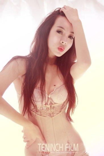 北体大校花90后童苡萱艳照流出 蜂腰美背秒杀柳岩张馨予