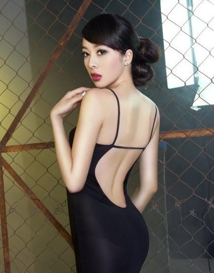 北体大校花90后童苡萱艳照流出 蜂腰美背秒杀柳岩张馨予