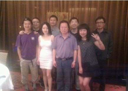 42岁杨钰莹复出捞金秀美腿 10年前红楼绝版艳照曝光