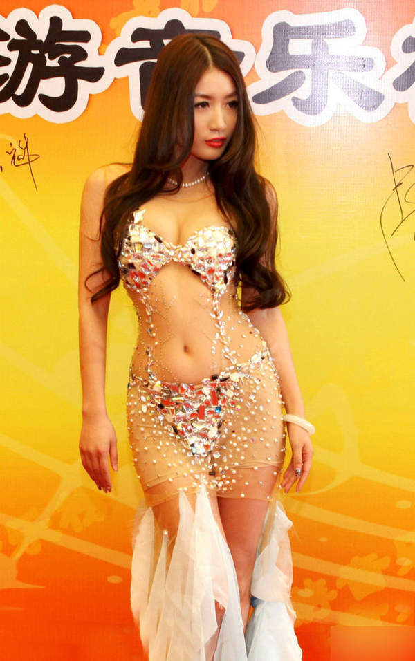 为成名如此牺牲 妹纸们太疯狂了