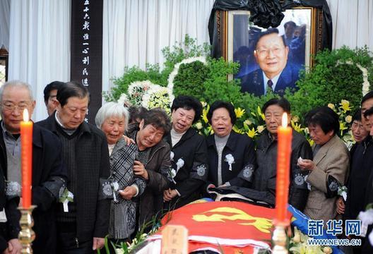 华西村村民悼念吴仁宝