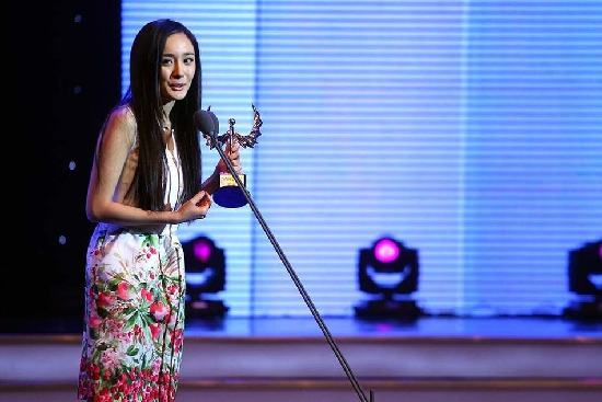 杨幂清新百花裙“斗艳”李冰冰御姐套装 李菲儿乳贴吸睛