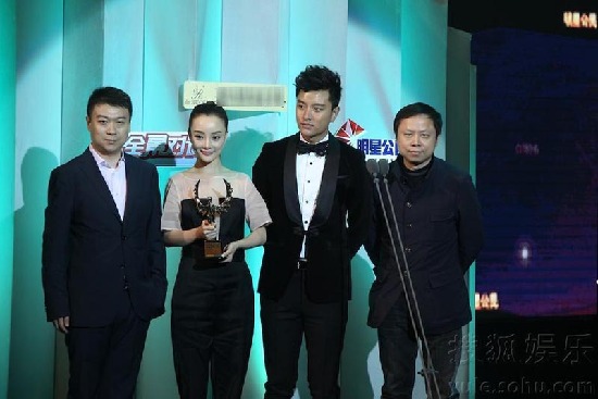 李小璐贾乃亮甜蜜亮相活动