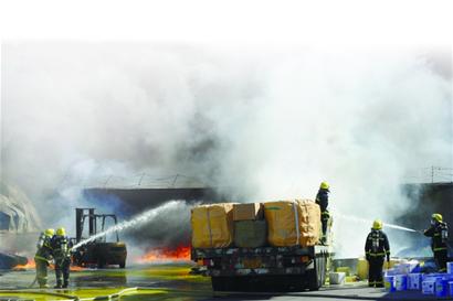 仓库起火农药爆燃