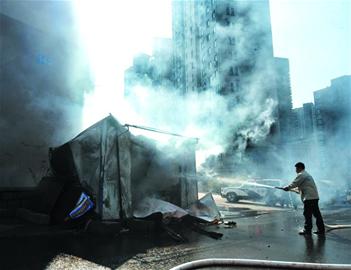 城管火屋中救出冲动业主