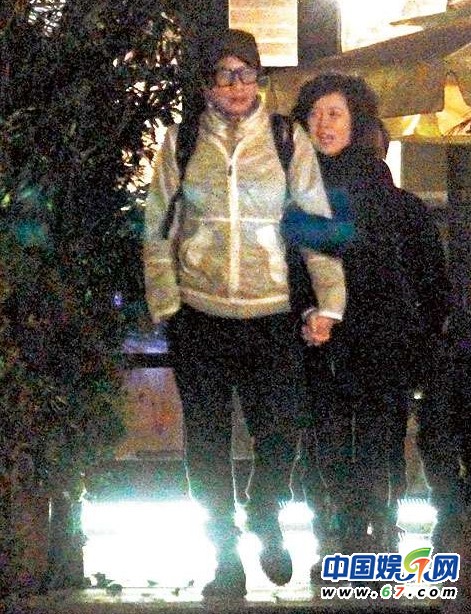 苏岩痴缠罗嘉良吃5小时料理 罗嘉良烟瘾大狂抽不止