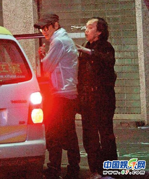 苏岩痴缠罗嘉良吃5小时料理 罗嘉良烟瘾大狂抽不止