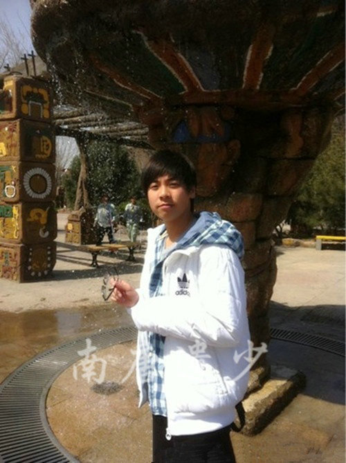 解晓东17岁儿子帅气近照曝光