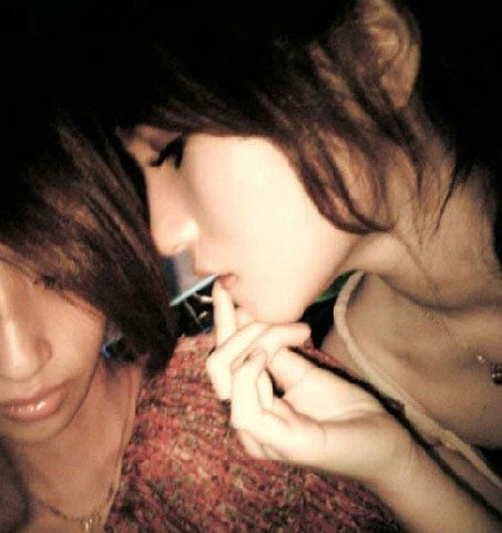 贵族学校奢侈生活：学生猖狂法拉利常见