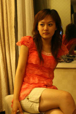 贵族学校奢侈生活：学生猖狂法拉利常见