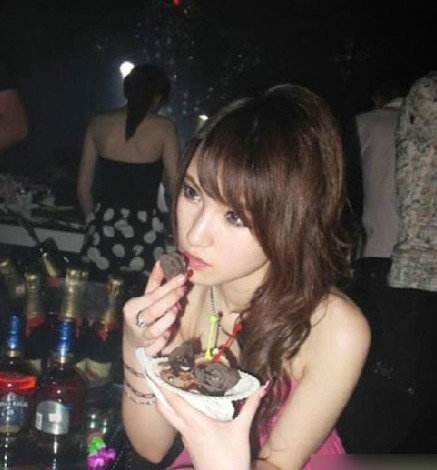 贵族学校奢侈生活：学生猖狂法拉利常见