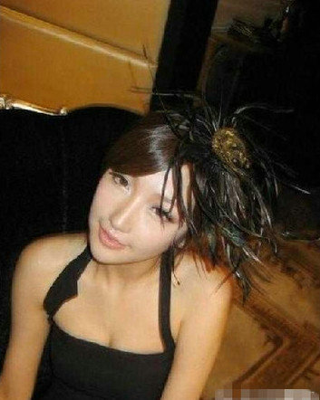 贵族学校奢侈生活：学生猖狂法拉利常见