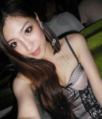 贵族学校奢侈生活：学生猖狂法拉利常见