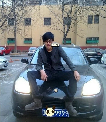 贵族学校奢侈生活：学生猖狂法拉利常见