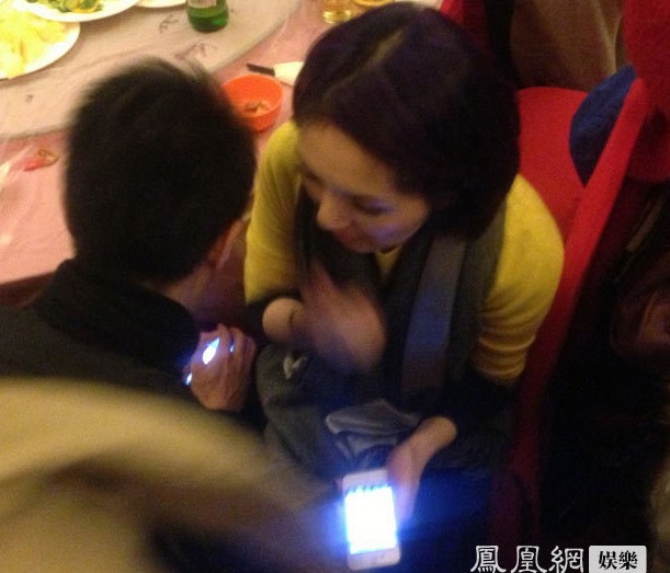 撒贝宁庆功宴豪饮对瓶吹