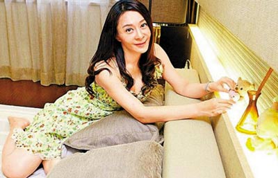 张曼玉遭前夫性侵 关之琳新婚遭抛弃 揭女星离婚之殇