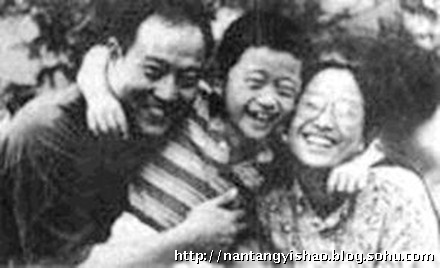 曝牛群07年已离婚情史揭秘 26岁儿子近照曝光(组图)