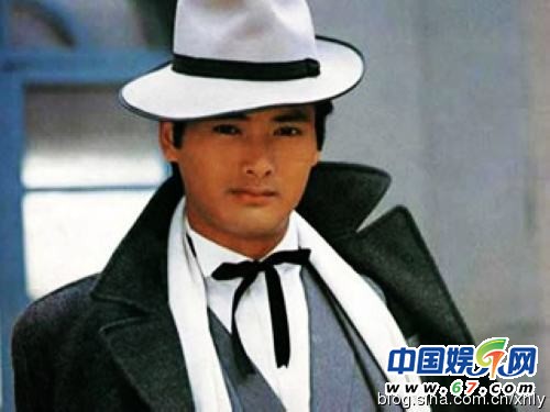成龙曾因贫穷险遭父卖婴 揭十大明星童年贫困史