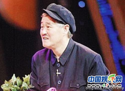 成龙曾因贫穷险遭父卖婴 揭十大明星童年贫困史