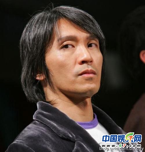 成龙曾因贫穷险遭父卖婴 揭十大明星童年贫困史