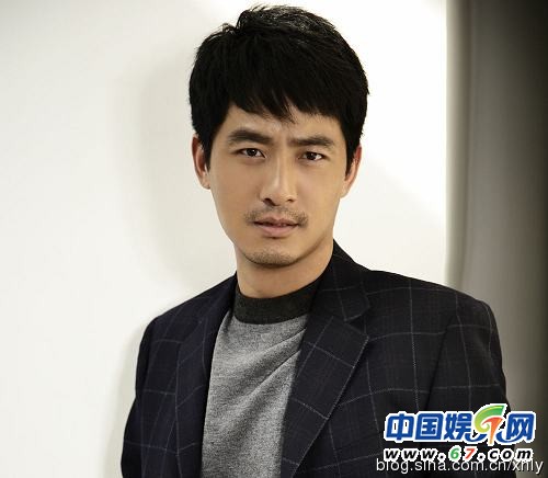 成龙曾因贫穷险遭父卖婴 揭十大明星童年贫困史