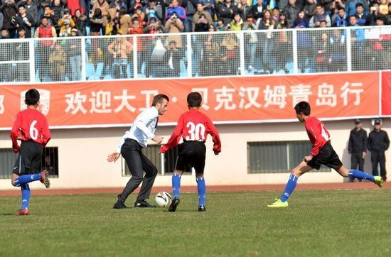 本网直击小贝青岛行:迷人笑容醉岛城