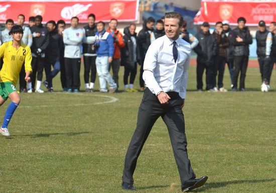 本网直击小贝青岛行:迷人笑容醉岛城 本网直击小贝青岛行:迷人笑容醉岛城