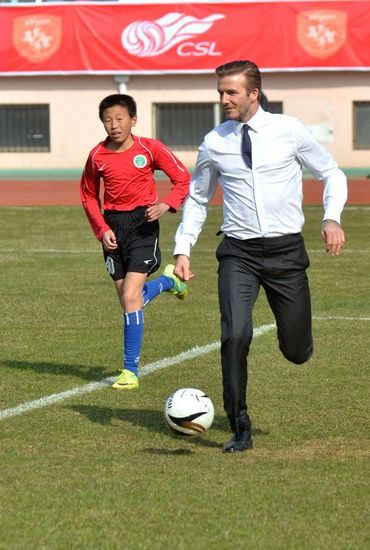 本网直击小贝青岛行:迷人笑容醉岛城 本网直击小贝青岛行:迷人笑容醉岛城